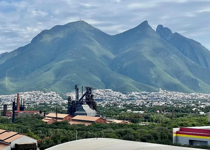 Industrial Stylish 3-Br. Apartment & City Views In Front Of Parque Fundidora & Arena Mty